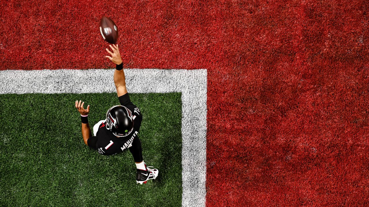 New Orleans Saints vs. Atlanta Falcons . NFL Game. American Football League  match. Silhouette of professional player celebrate touch down. Screen in b  Stock Photo - Alamy