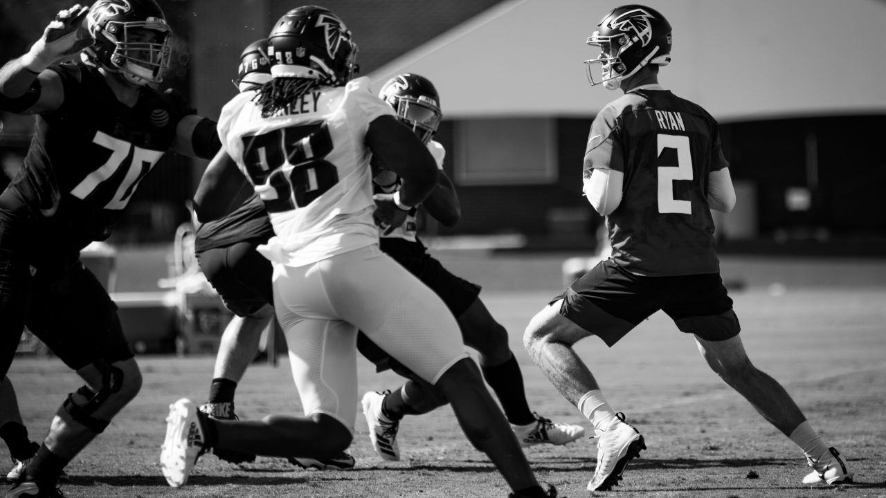 Atlanta Falcons guard Chris Lindstrom (63) is seen before an NFL football  game against the Dallas Cowboys, Sunday, Aug 14, 2021, in Arlington, Texas.  Dallas won 43-3. (AP Photo/Brandon Wade Stock Photo - Alamy