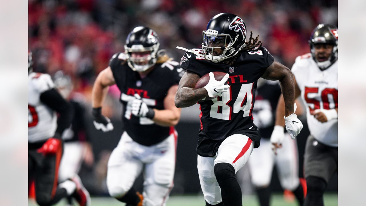 Atlanta Falcons running back Cordarrelle Patterson (84) celebrates