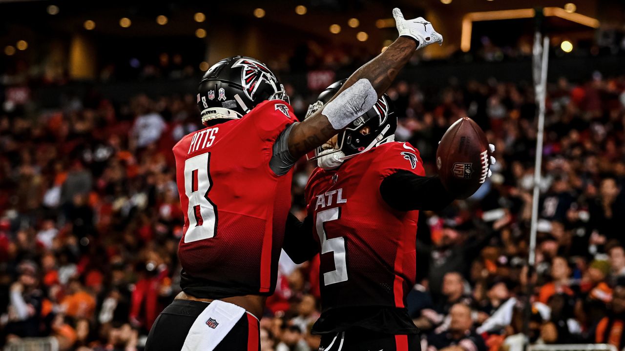 Atlanta Falcons wide receiver Damiere Byrd (14) catches a pass during the  second half of an NFL football game against the Chicago Bears, Sunday, Nov.  20, 2022, in Atlanta. The Atlanta Falcons