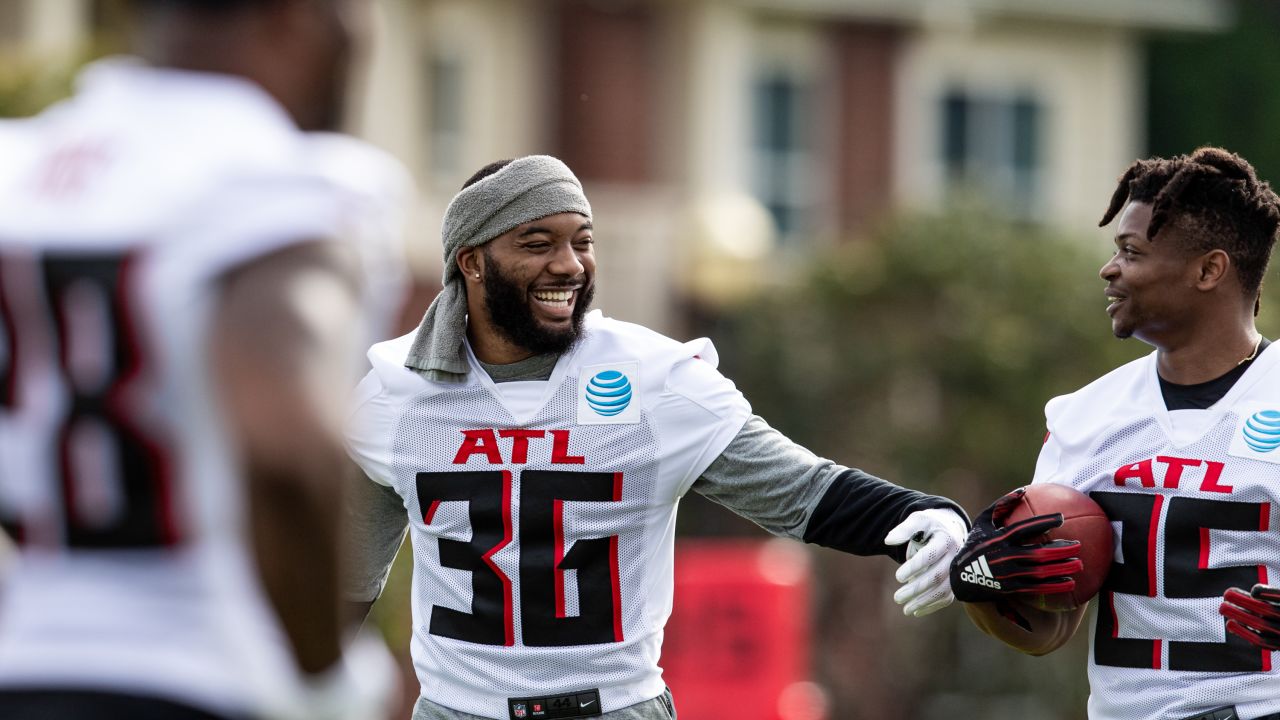 Atlanta Falcons - Mike Davis is doing his honeymoon right 