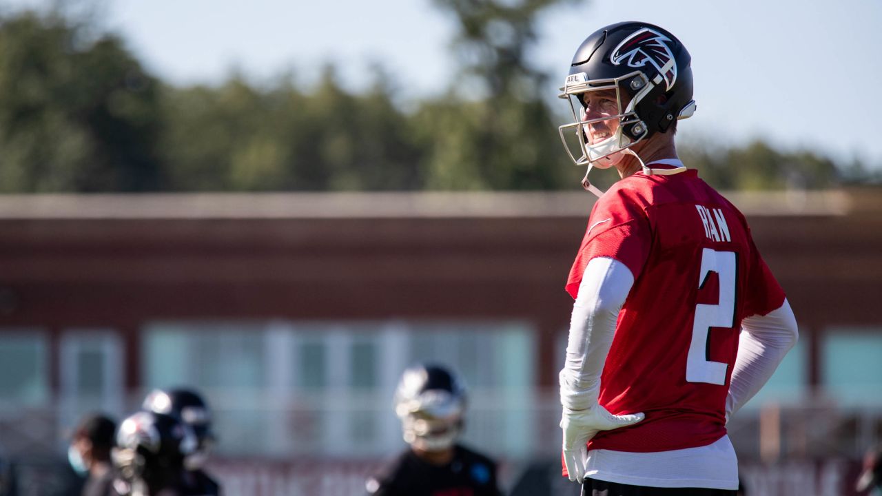 Todd Gurley, Alex Mack sit out Falcons' first practice in full pads