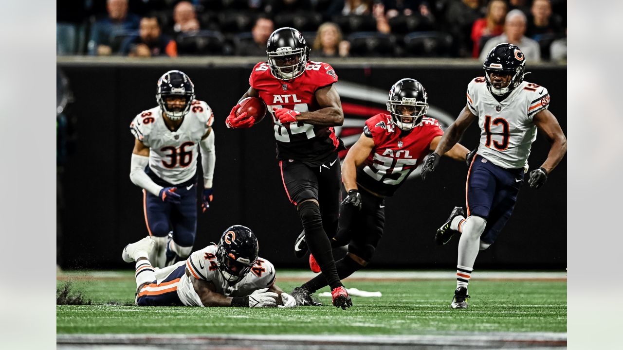 November 27, 2022: Atlanta Falcons linebacker Mykal Walker (3) moves into  position during the NFL game between the Atlanta Falcons and the Washington  Commanders in Landover, MD. Reggie Hildred/CSM/Sipa USA(Credit Image: ©