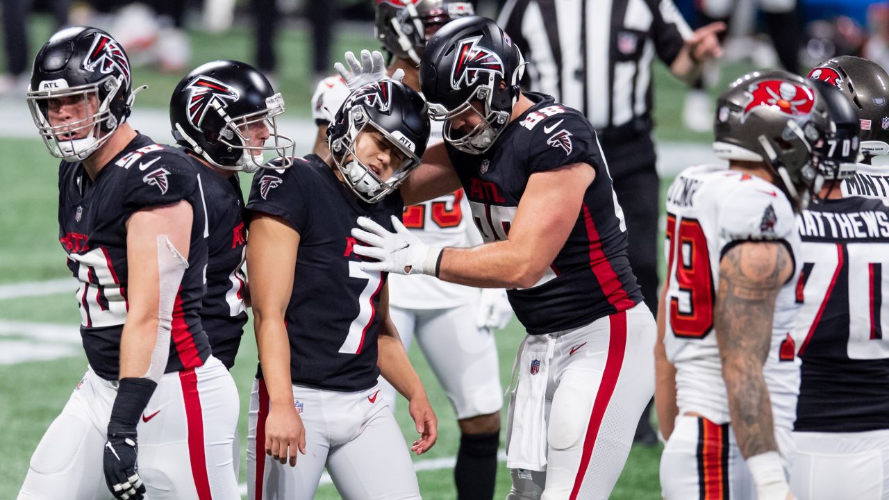 Atlanta Falcons tight end Luke Stocker #88 celebrates with kicker Younghoe Koo #7 after a field goal against the Tampa Bay Buccaneers on December 20, 2020.