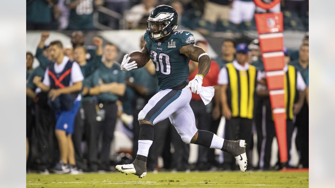 Giants signing RB Corey Clement, TE Kelvin Benjamin after rookie