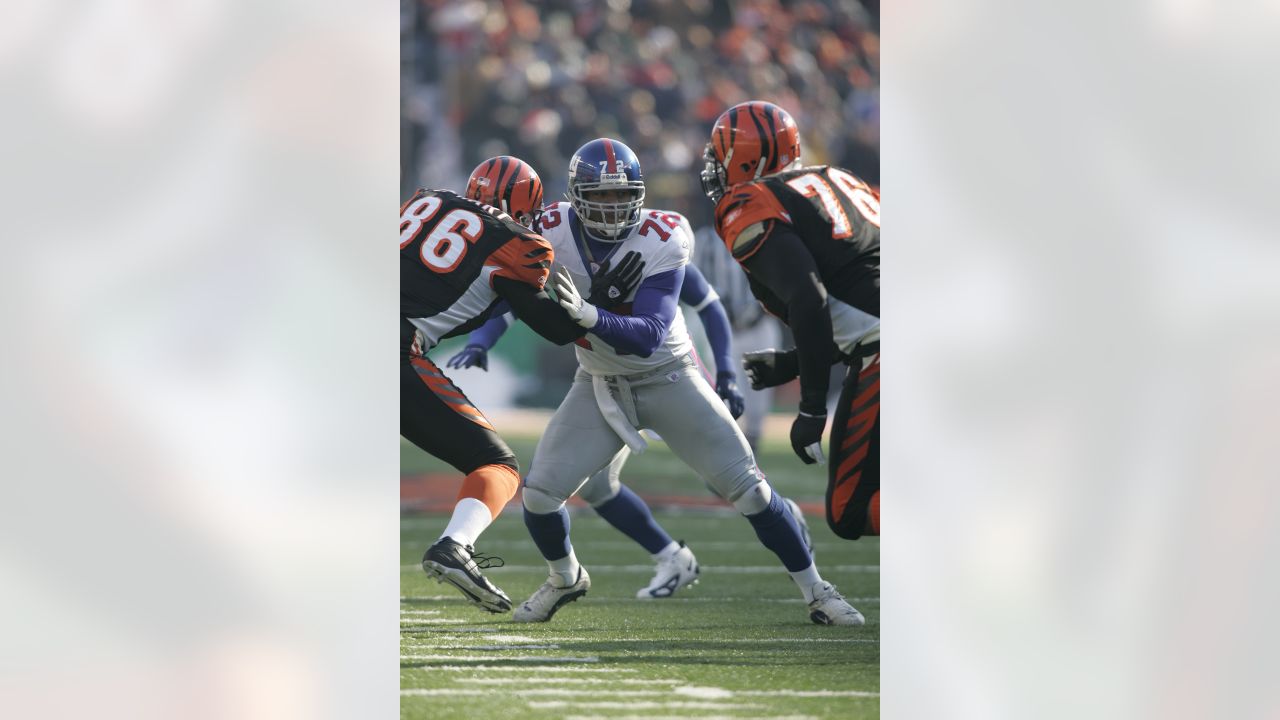 Cincinnati Bengals Rudi Johnson (32) and Levi Jones (76) celebrate