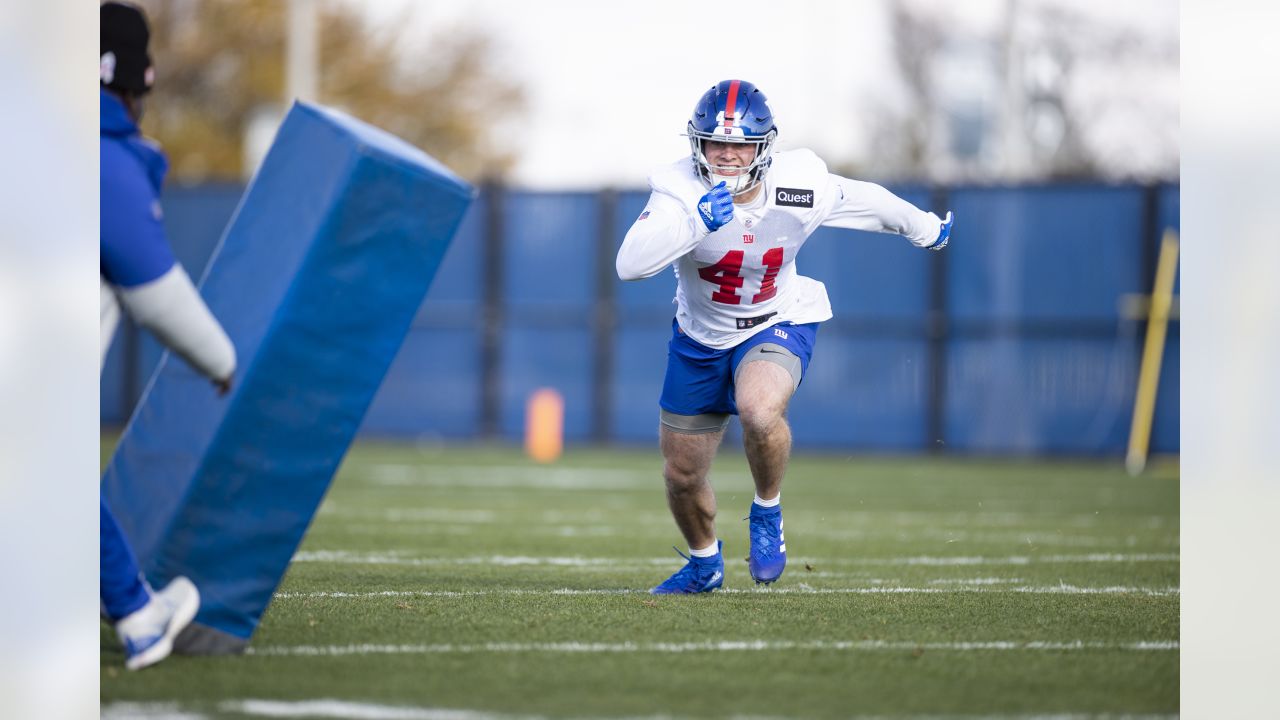 November 3, 2014: New York Giants running back Michael Cox (29) returns the  kick during the NFL game between the Indianapolis Colts and the New York  Giants at MetLife Stadium in East