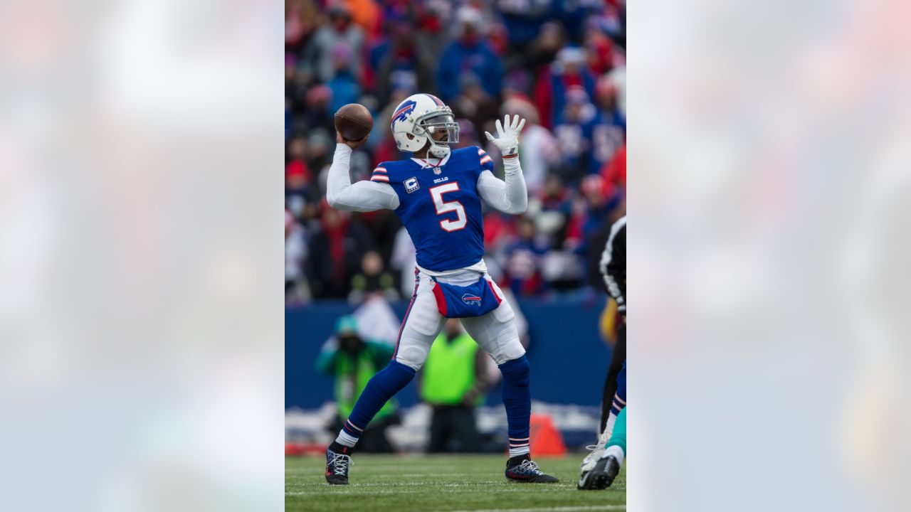 Buffalo Bills quarterback Tyrod Taylor (5) during the game against