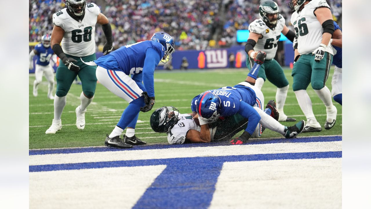 Charitybuzz: 2 Luxury Suite Tickets to the Oct 2 Giants vs Seahawks Game at  Metlife in NJ