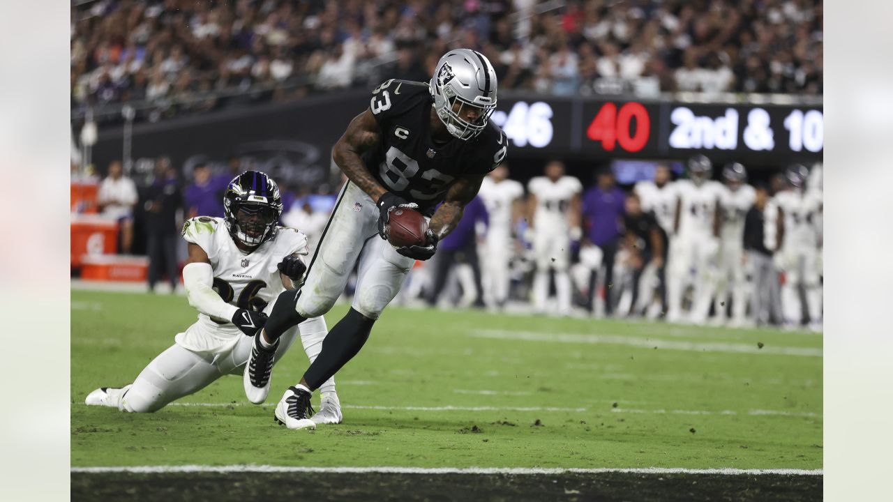 Las Vegas Raiders tight end Darren Waller (83) makes a catch