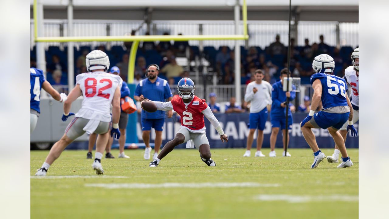 New York Giants quarterback Eli Manning (10) practices on the field before  the Giants' preseason NFL football game against the Carolina Panthers at  Giants Stadium in East Rutherford, N.J., Monday, Aug. 17