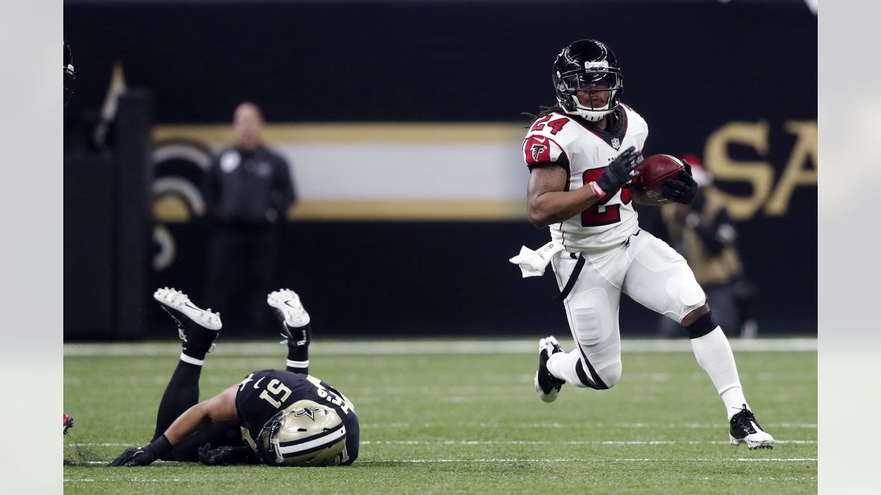 Seahawks targeting veteran running backs Devonta Freeman, Carlos