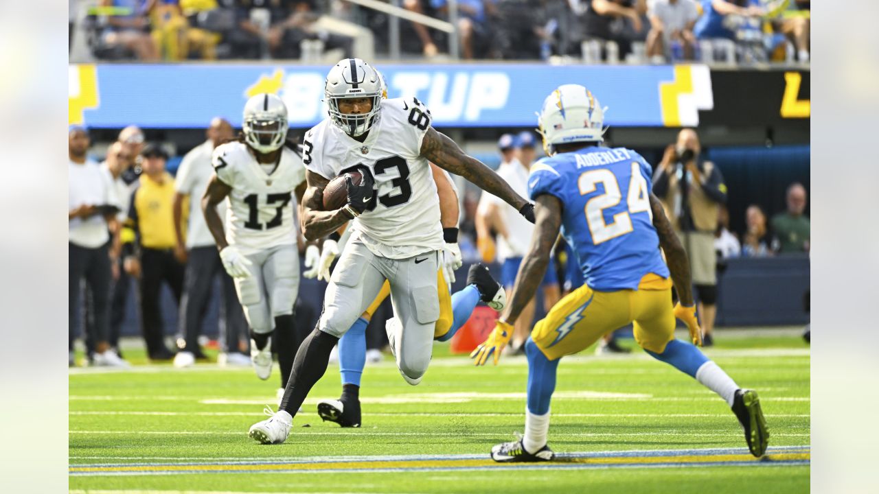 Raiders news: Darren Waller traded to New York Giants - Silver And Black  Pride