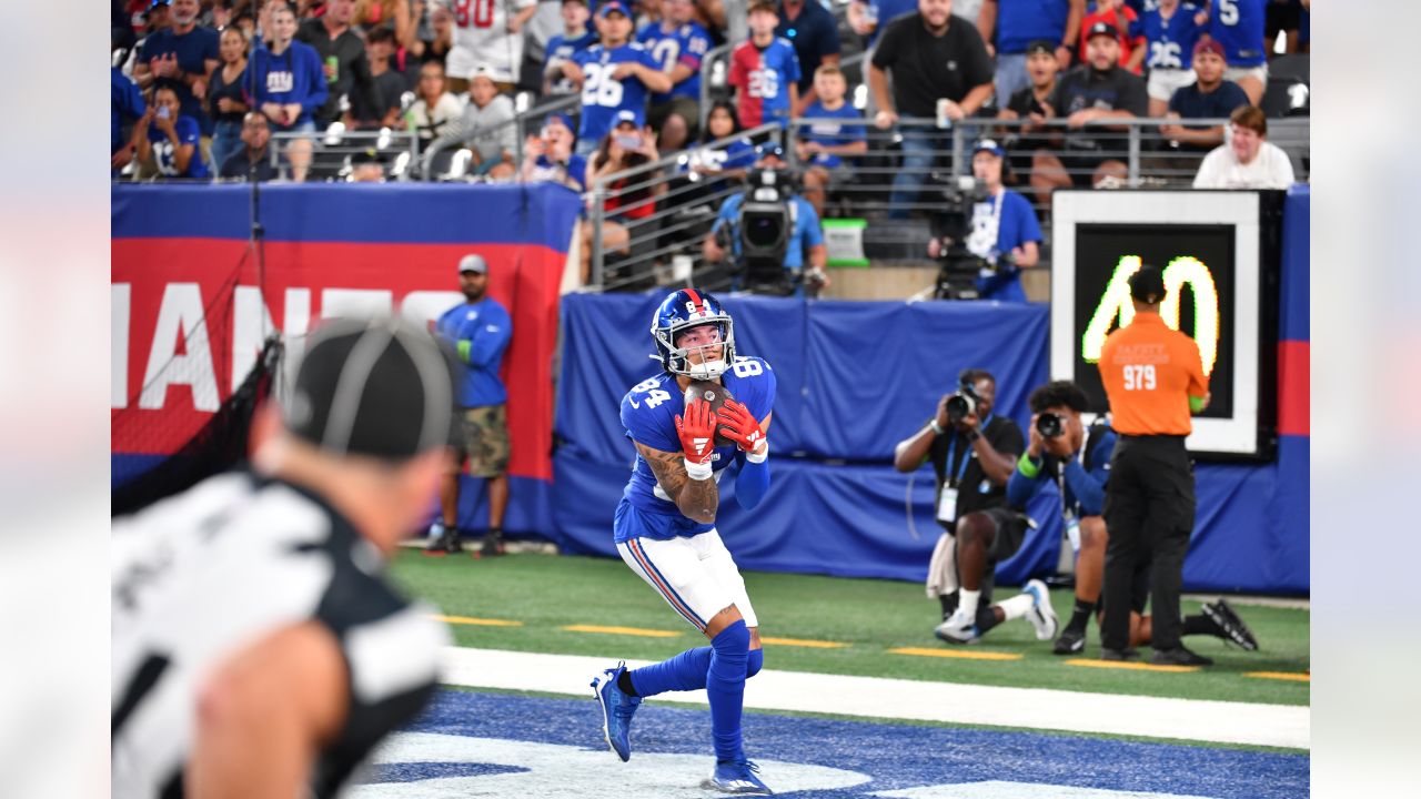 New York Giants tight end Daniel Bellinger warms up before an NFL preseason  football game against the Carolina Panthers, Friday, Aug. 18, 2023, in East  Rutherford, N.J. (AP Photo/Bryan Woolston Stock Photo 