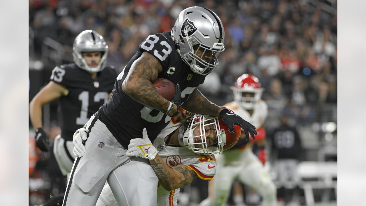 Las Vegas Raiders tight end Darren Waller (83) runs the ball against the Tampa  Bay Buccaneers i …