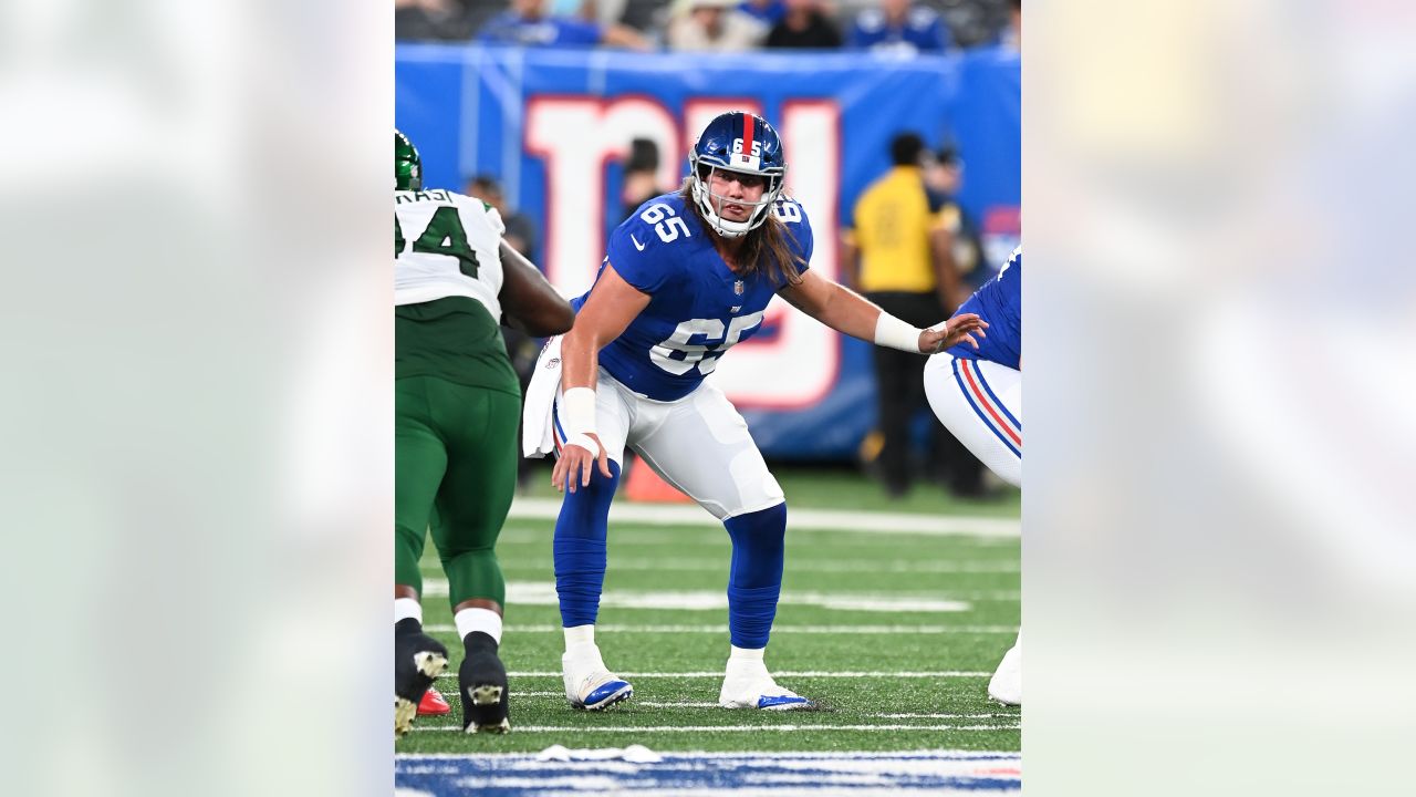 New York Giants offensive guard Nick Gates (65) looks to block