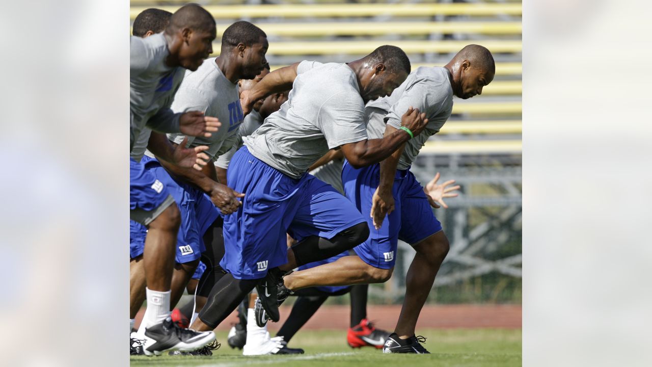 Defensive end Justin Tuck picking his spots at Giants' training camp 