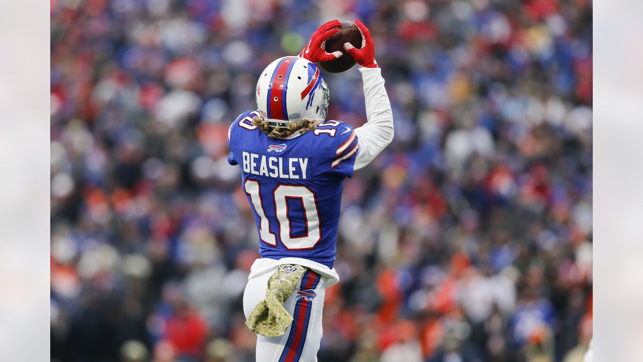 Buffalo Bills wide receiver Cole Beasley (10) runs the ball on his way to a  touchdown against t …