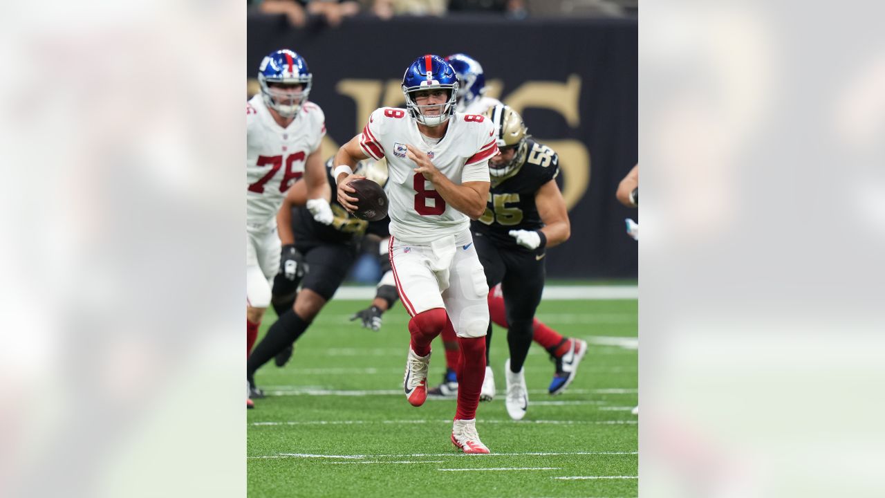 New York Giants fullback Elijhaa Penny leaks out of the backfield for a  play-action touchdown pass from Giants quarterback Mike Glennon