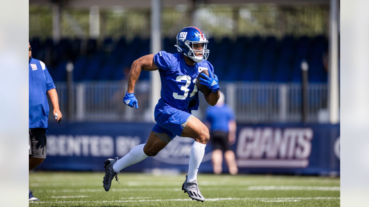 Blake Martinez, a new N.Y. Giant, visits with fans, tells stories