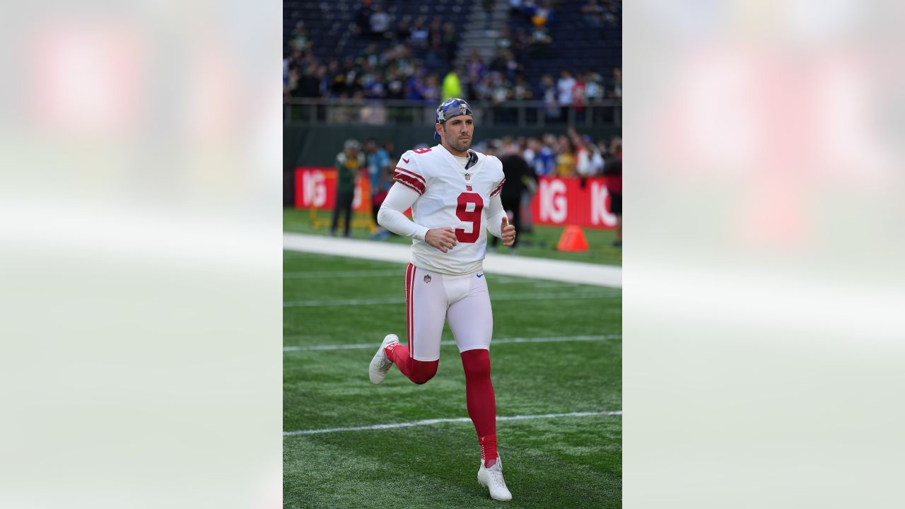 Jacksonville, FL, USA. 29th Nov, 2020. Jacksonville Jaguars kicker Aldrick  Rosas (7) brought in from the practice squad warms up before 1st half NFL  football game between the Cleveland Browns and the