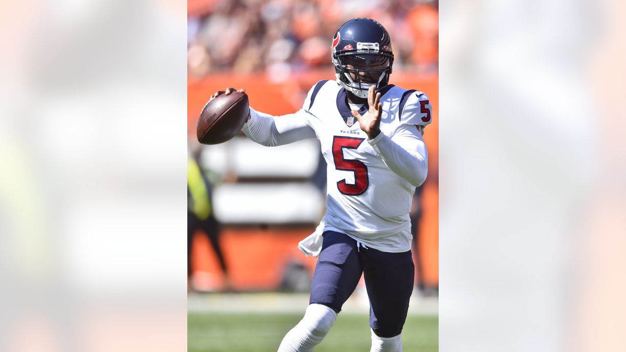 New York Giants running back Sandro Platzgummer (34) warms up prior to the  start of an NFL football game against the Cleveland Browns, Sunday, Aug.  22, 2021, in Cleveland. (AP Photo/Kirk Irwin