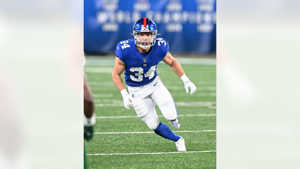 New York Giants running back Sandro Platzgummer (34) warms up