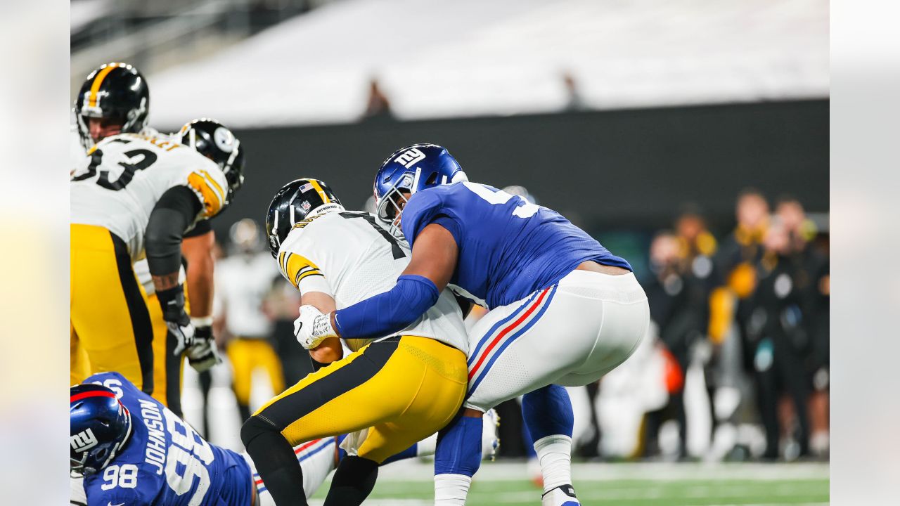 Daniel Jones extends TD streak in Giants' loss to Steelers