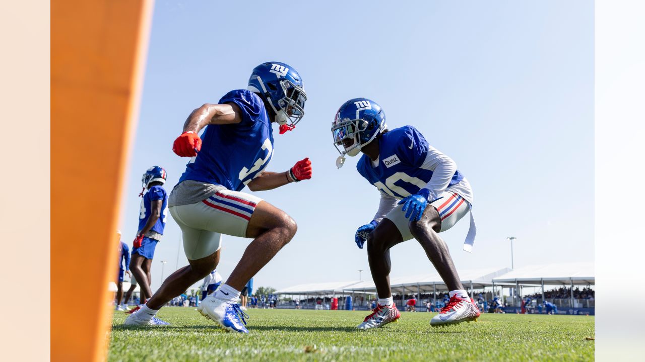 New York Giants lineman Evan Neal during an NFL preseason football game  against the Cincinnati Bengals, Sunday, Aug. 21, 2022 in East Rutherford,  N.J. The Giants won 25-22. (AP Photo/Vera Nieuwenhuis Stock