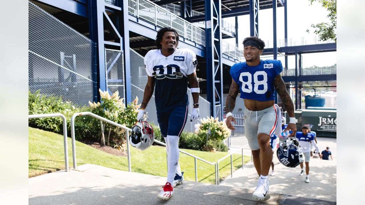 New York Giants running back Sandro Platzgummer makes a catch during a  joint NFL football practice with the New England Patriots, Thursday, Aug.  26, 2021, in Foxborough, Mass. (AP Photo/Steven Senne Stock