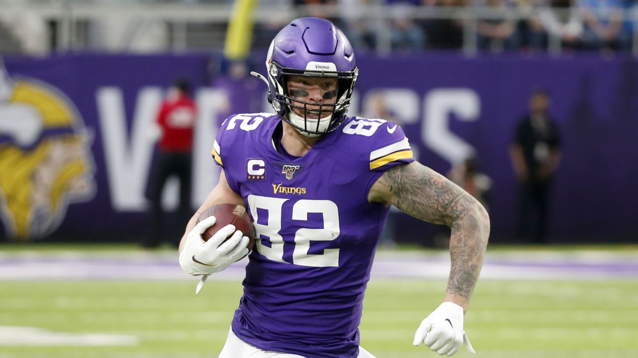 New York Giants tight end Kyle Rudolph (80) looks on against the Carolina  Panthers during an NFL football game, Sunday, Oct. 24, 2021, in East  Rutherford, N.J. (AP Photo/Adam Hunger Stock Photo - Alamy