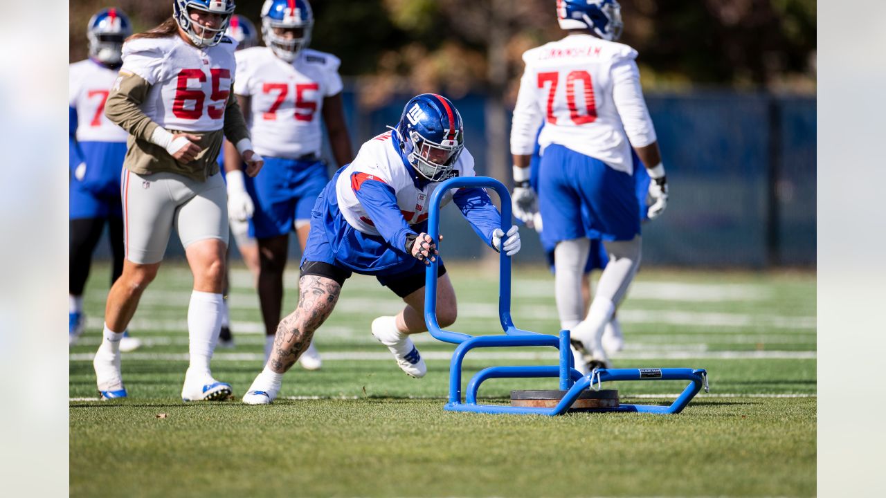 New York Giants cornerback Fabian Moreau (37) defends against the Washington  Commanders during an NFL football game Sunday, Dec. 4, 2022, in East  Rutherford, N.J. (AP Photo/Adam Hunger Stock Photo - Alamy