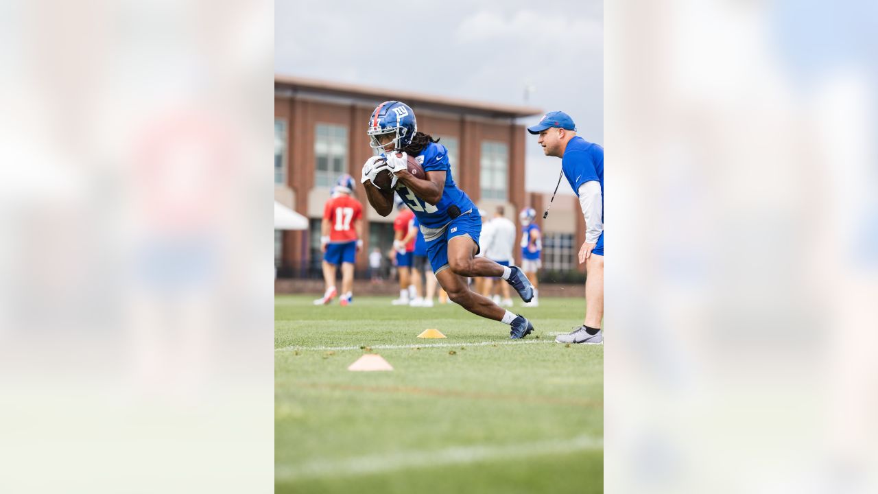 NY Giants' Azeez Ojulari enters NFL Defensive Rookie of the Year race