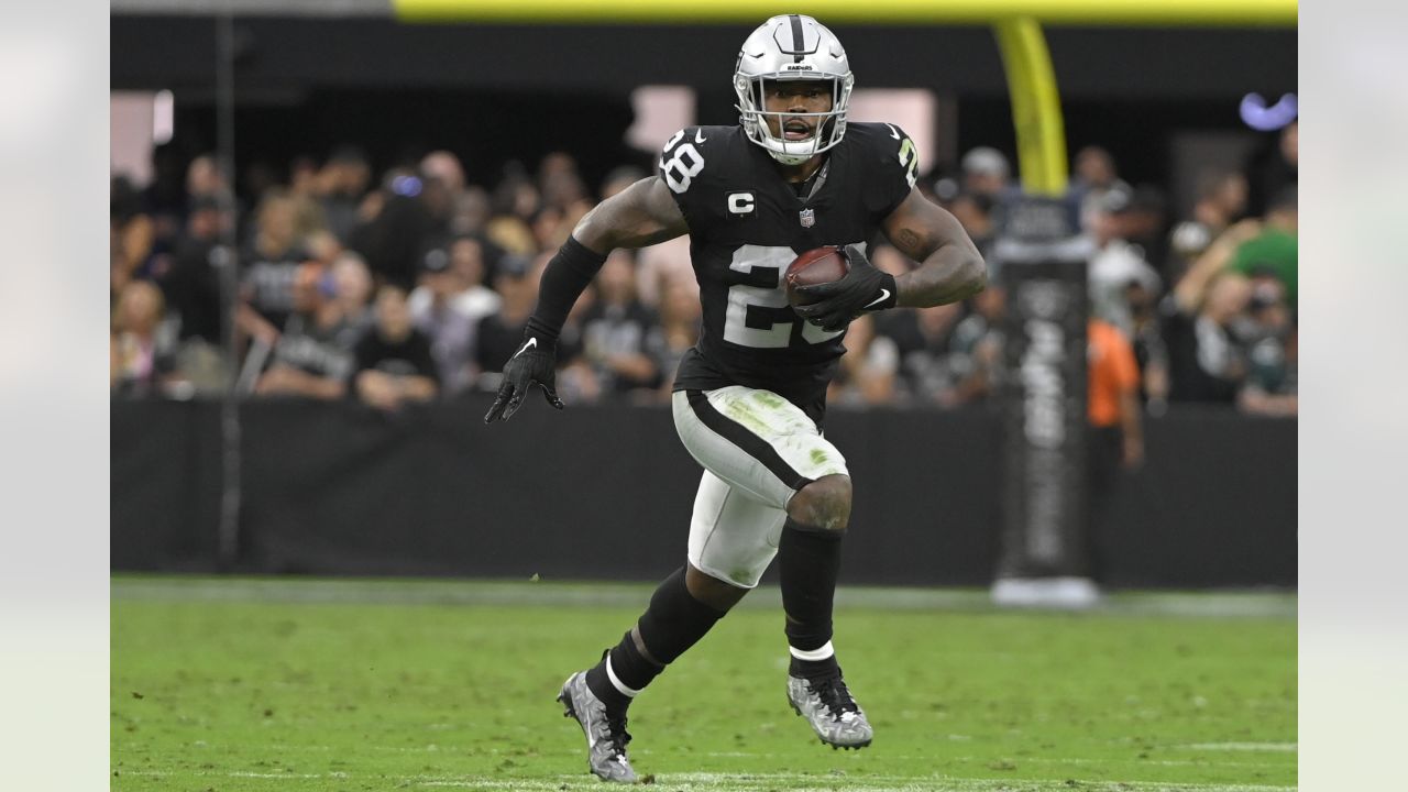 Las Vegas Raiders defensive end Maxx Crosby (98) plays against the  Cincinnati Bengals during the first half of an NFL football game, Sunday,  Nov. 21, 2021, in Las Vegas. (AP Photo/Rick Scuteri