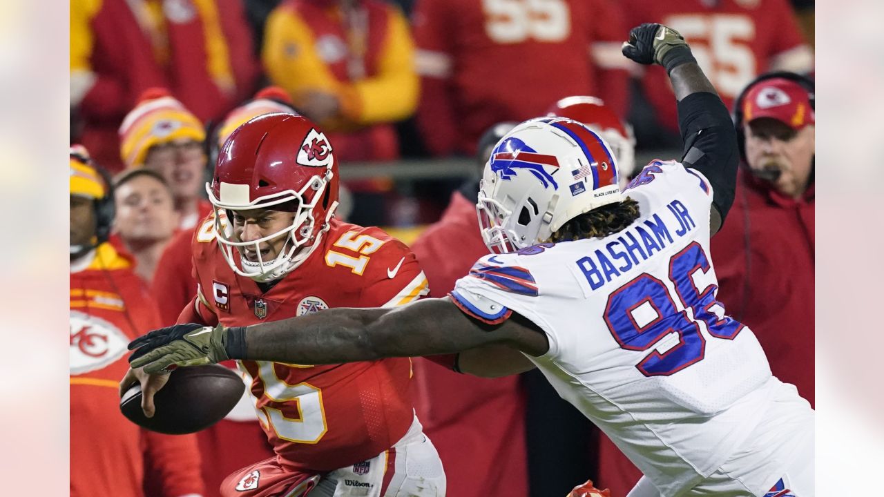 Kansas City Chiefs quarterback Patrick Mahomes warms up before an NFL  divisional round playoff football game against the Buffalo Bills, Sunday,  Jan. 23, 2022, in Kansas City, Mo. (AP Photo/Ed Zurga Stock