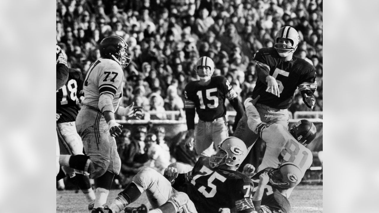 Paul Hornung (5), Green Bay Packers halfback, finds running room for a  six-yard gain against the Chicago Bears in third quarter in Chicago, Dec.  4, 1960. Packers guard Fred Thurston (36) blocks