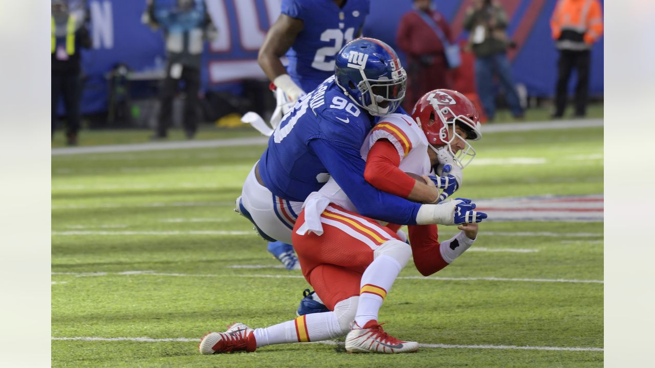 New York Giants Justin Tuck sacks New England Patriots Tom Brady