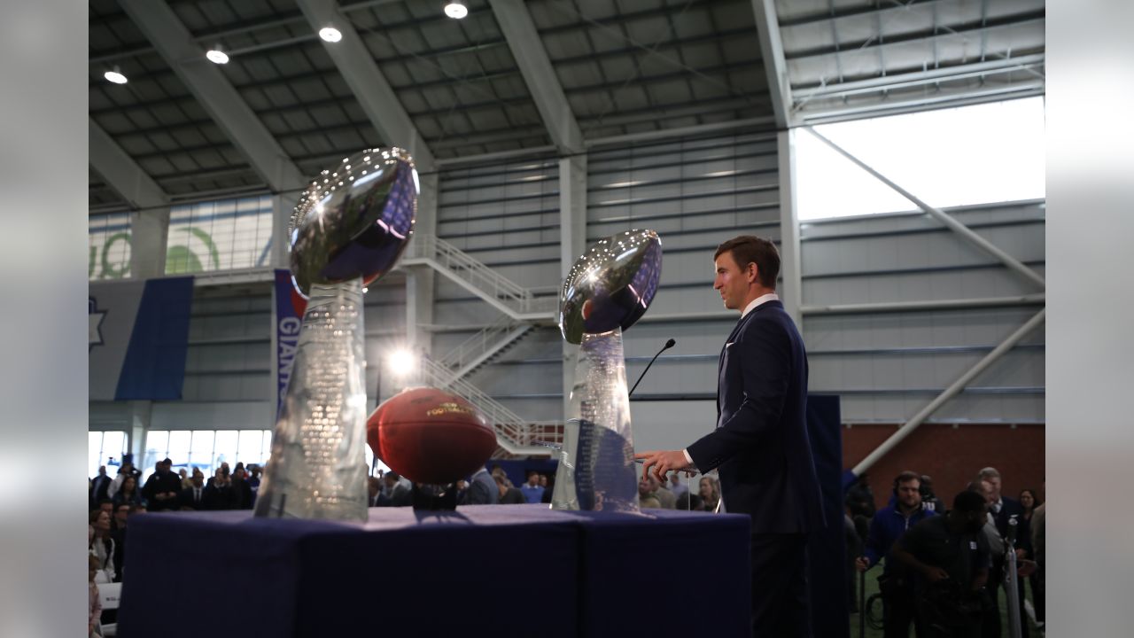 New York Giants 4X Super Bowl Champions Lombardi Style Trophy 13 Lawrence  Taylor Eli Manning