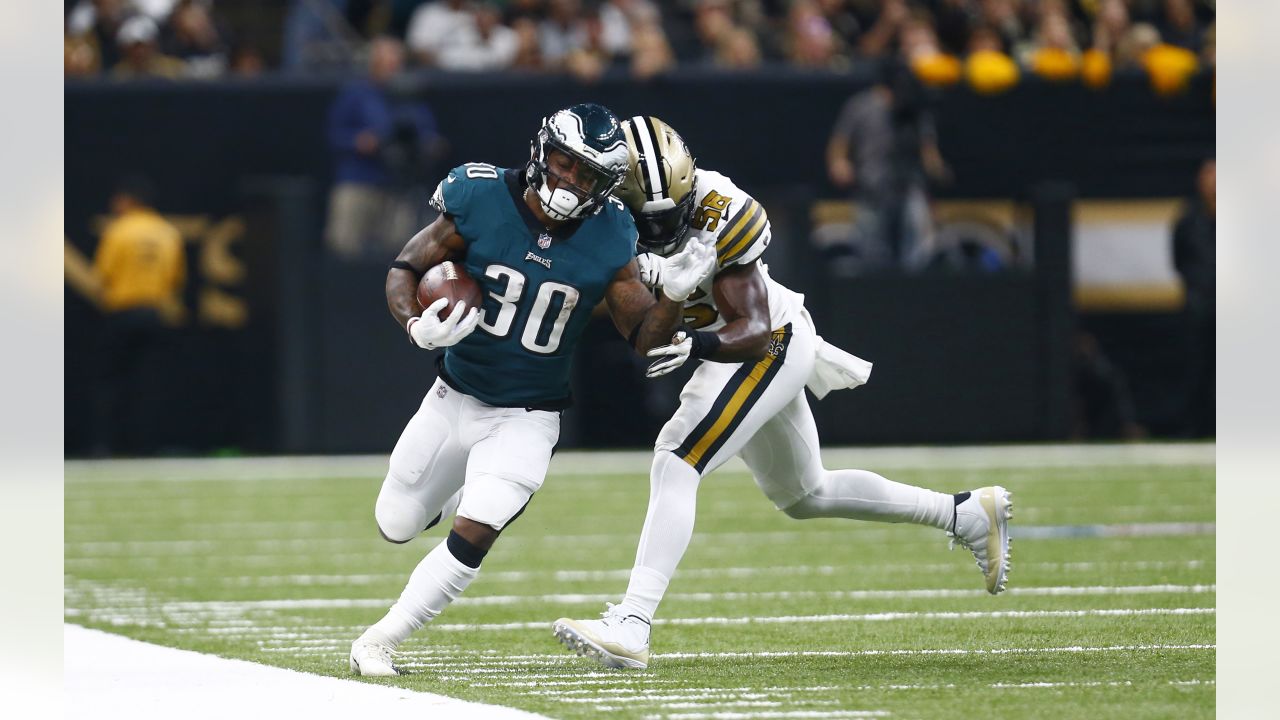 Pittsburgh Steelers running back Jaylen Warren (30) gets past New Orleans  Saints linebacker Demario Davis (56)