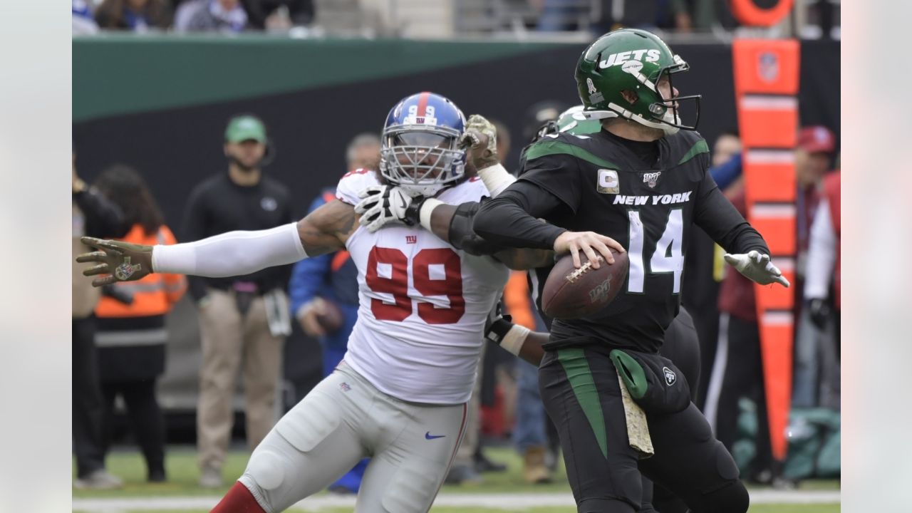 East Rutherford, New Jersey, USA. 24th Nov, 2019. New York Jets defensive  tackle Quinnen Williams (95) during a NFL game between the Oakland Raiders  and the New York Jets at MetLife Stadium