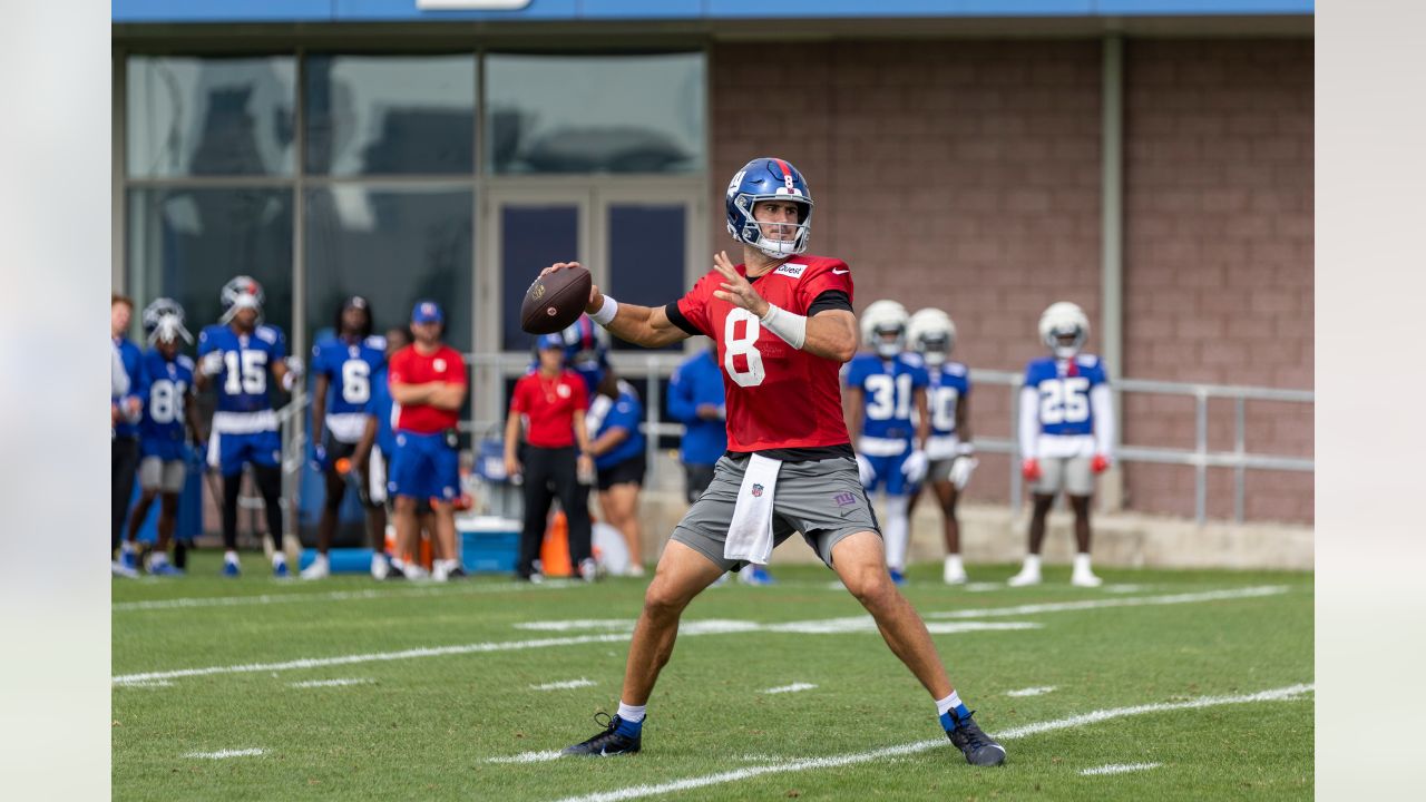 Giants] Daniel Jones body transformation from 2019 to 2020 : r/nfl