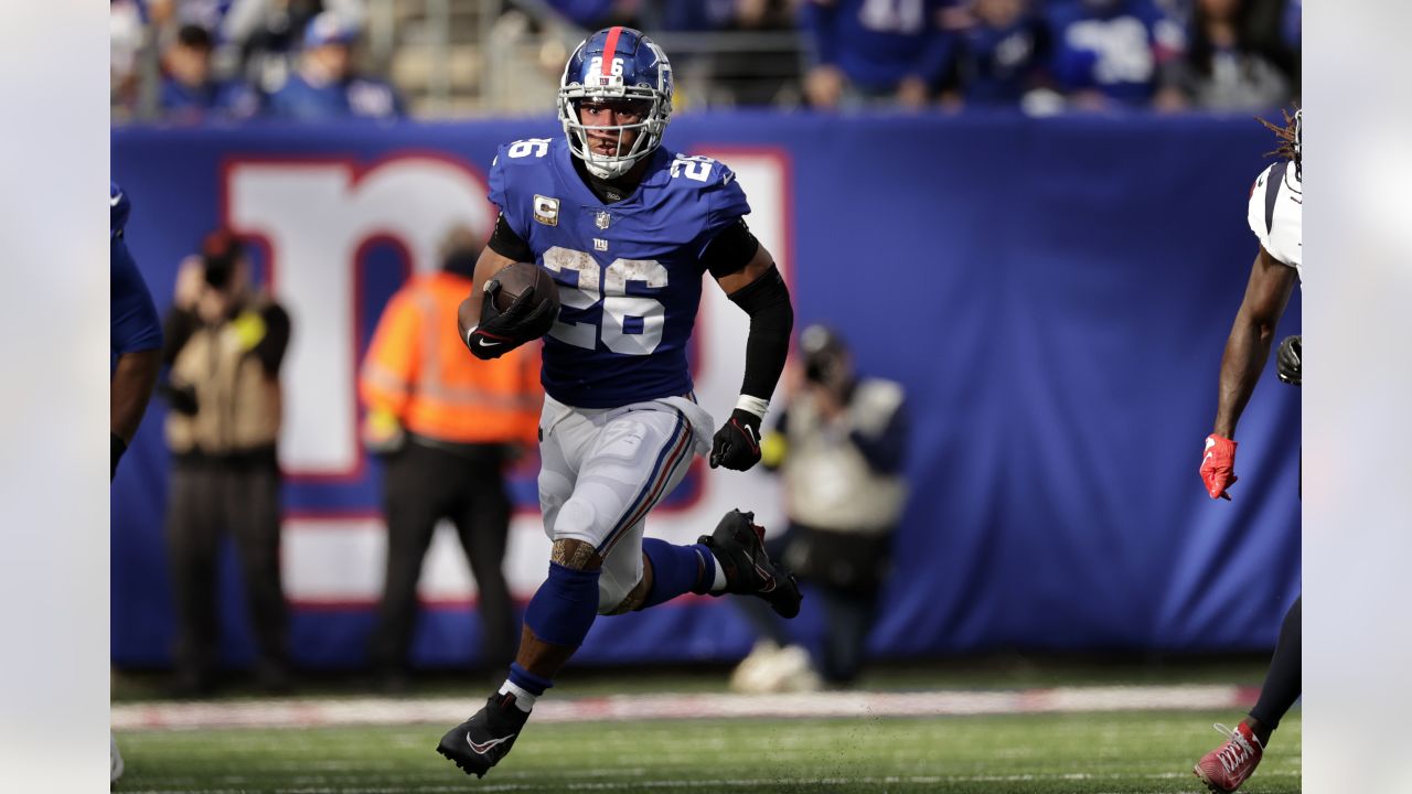 Jones, Barkley lead Giants past Texans 24-16 for 7-2 start - ABC7