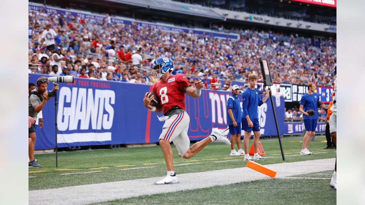 Daniel Jones received a standing ovation from the MetLife Stadium crowd -  and high praise from his teammates and coaches - after leading…