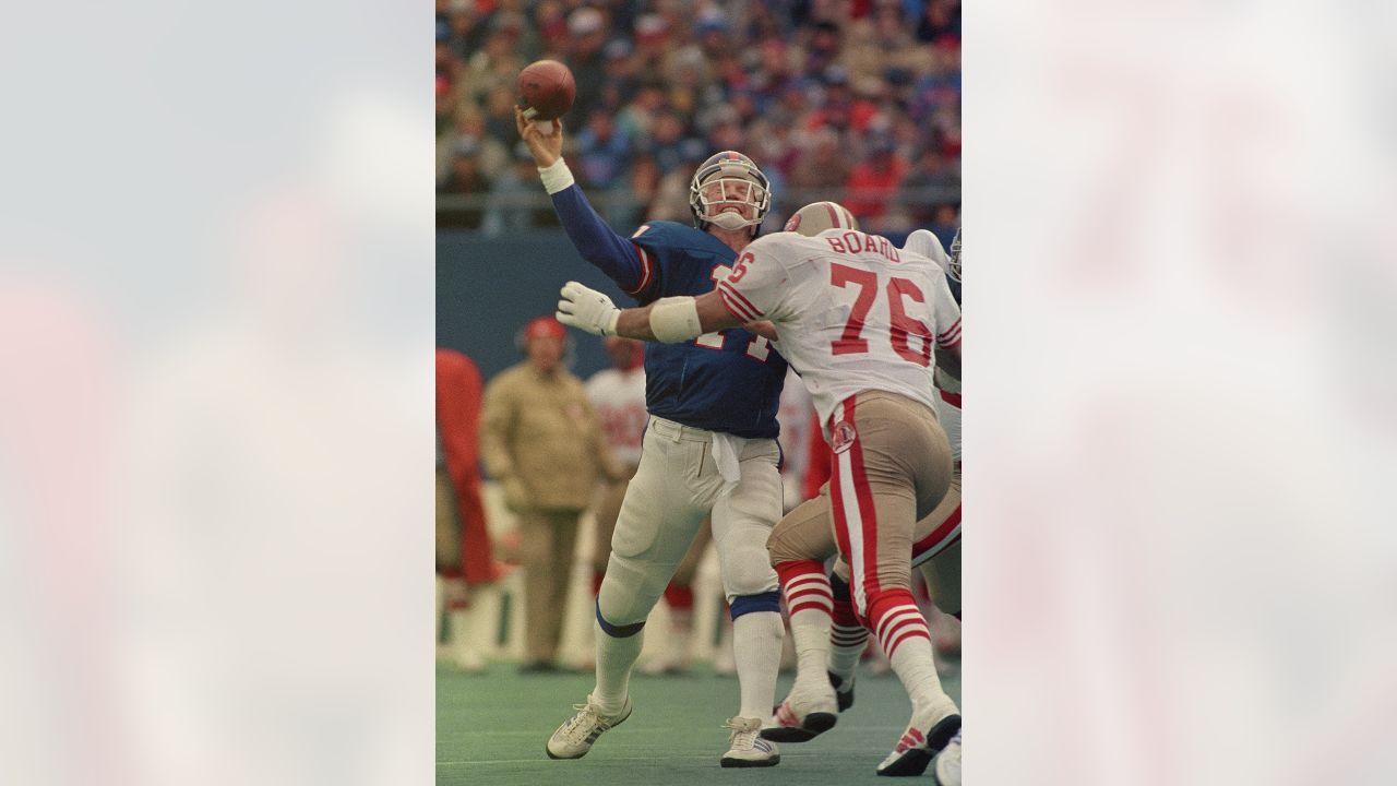 New York Giants back up quarterback Anthony Wright prepares to throw a pass  in the fourth quarter against the San Francisco 49ers at Giants Stadium in  East Rutherford, New Jersey on October