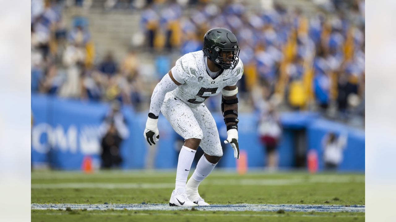 Kayvon Thibodeaux has career-high 9 tackles, 4.5 for loss for No. 10 Oregon  Ducks in 34-31 win at UCLA 