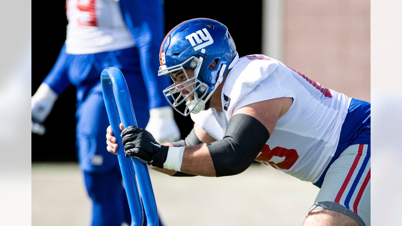 New York Giants cornerback Fabian Moreau (37) defends against the