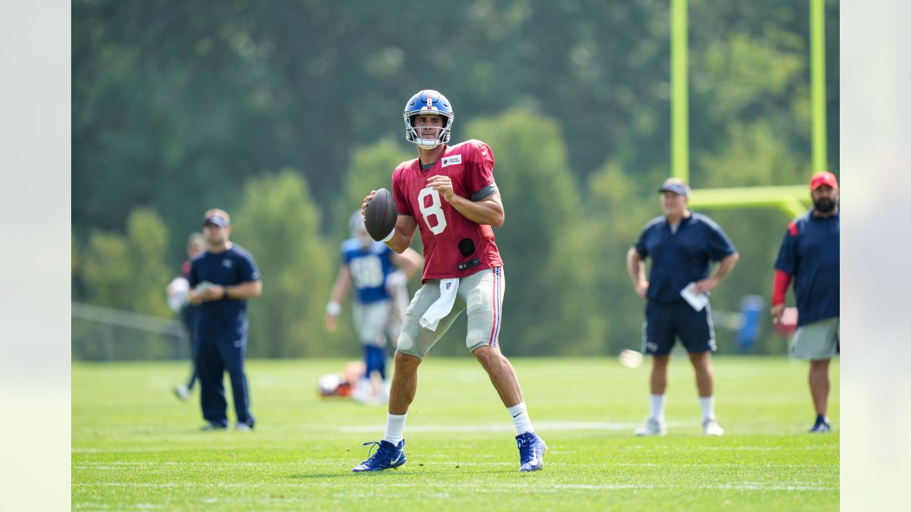 New York Giants running back Sandro Platzgummer makes a catch during a  joint NFL football practice with the New England Patriots, Thursday, Aug.  26, 2021, in Foxborough, Mass. (AP Photo/Steven Senne Stock