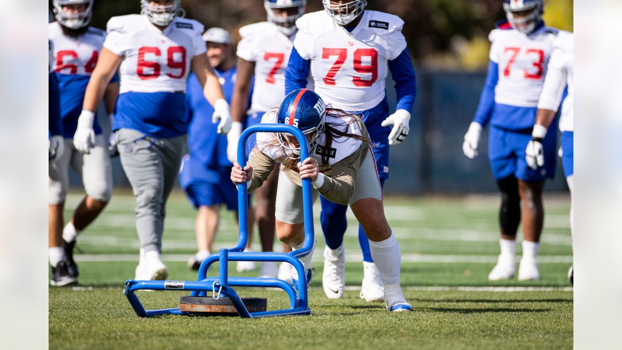 New York Giants center Nick Gates (65) takes the field to face the