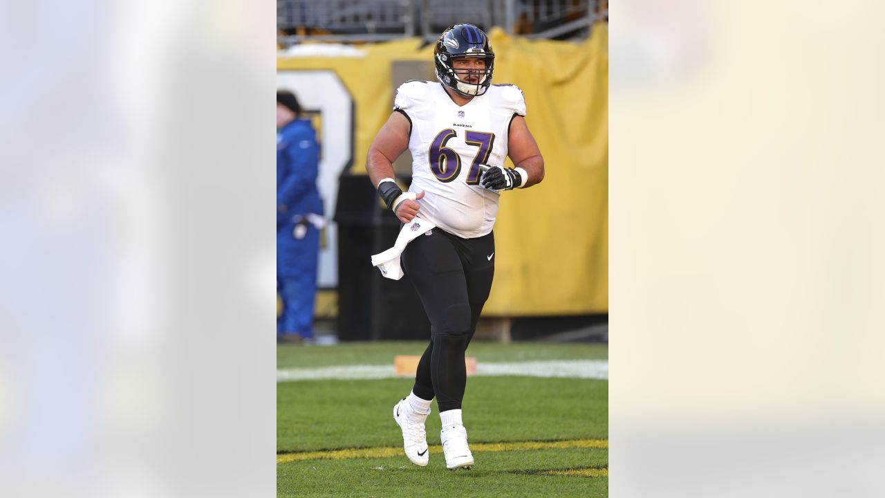 Ravens trade offensive lineman Ben Bredeson and 2 draft picks to