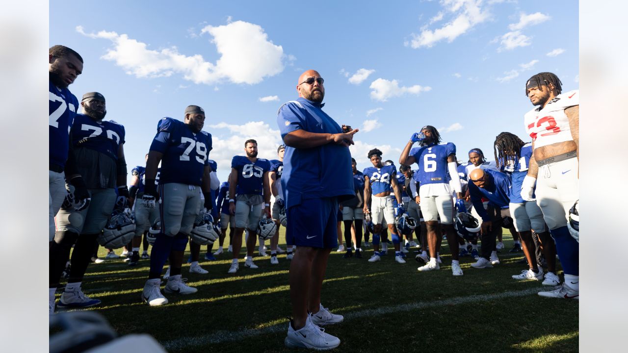 New York Giants guard Ben Bredeson (68) huddles with teammates against the  Chicago Bears during an NFL football game Sunday, Oct. 2, 2022, in East  Rutherford, N.J. (AP Photo/Adam Hunger Stock Photo - Alamy